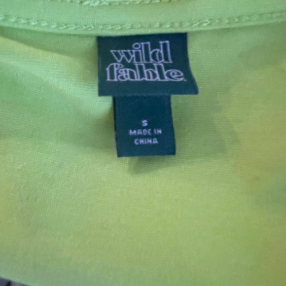 WILD FABLE cropped top with elastic straps. Item#0093 - Picture 5 of 6